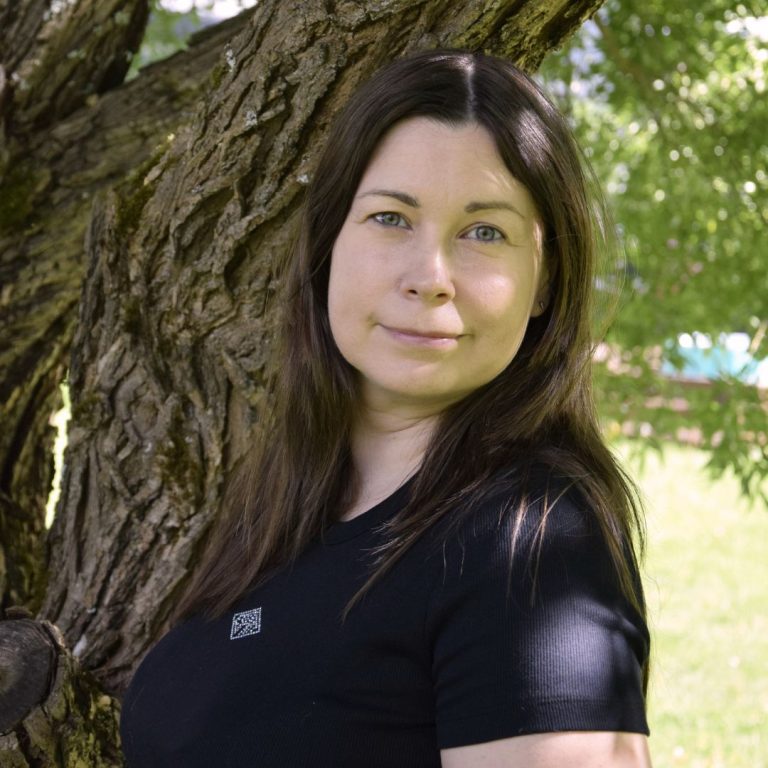 Milla Tähkänen graafikko, nettisivujen suunnittelija, brändisuunnittelija, brändivalmentaja